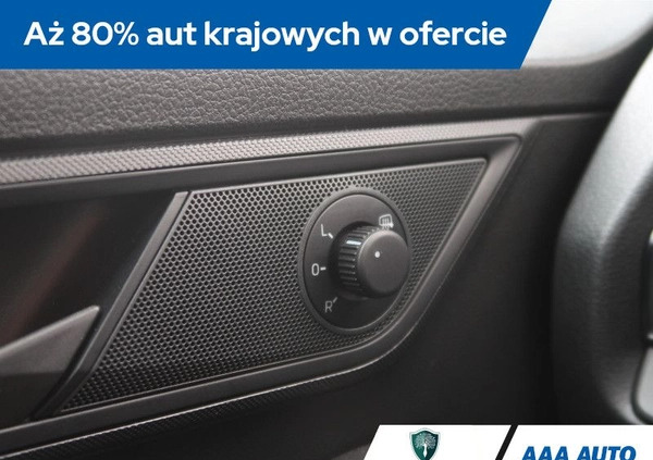 Skoda Fabia cena 40000 przebieg: 69216, rok produkcji 2018 z Ożarów Mazowiecki małe 326